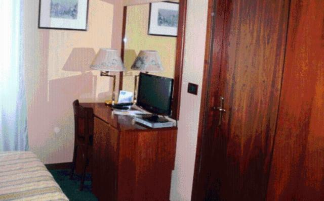 Hotel Emilia مودينا المظهر الخارجي الصورة