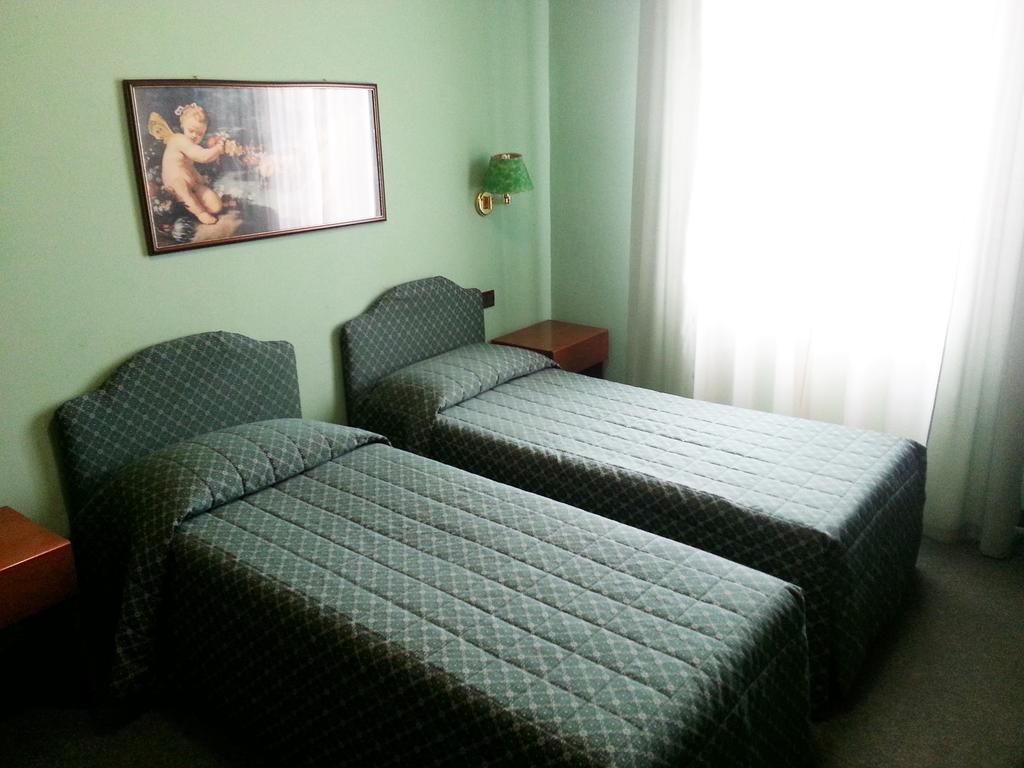 Hotel Emilia مودينا الغرفة الصورة