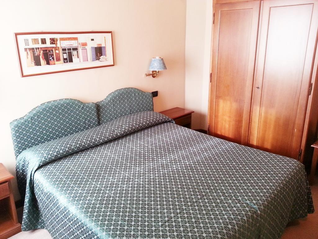 Hotel Emilia مودينا الغرفة الصورة
