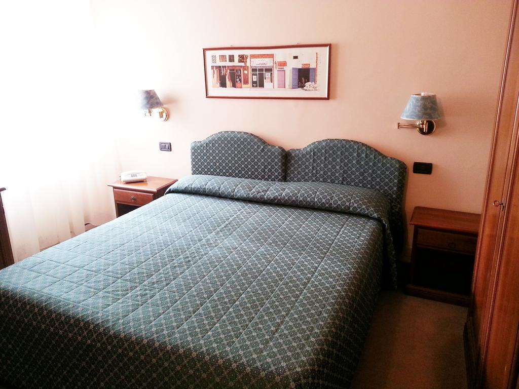 Hotel Emilia مودينا الغرفة الصورة